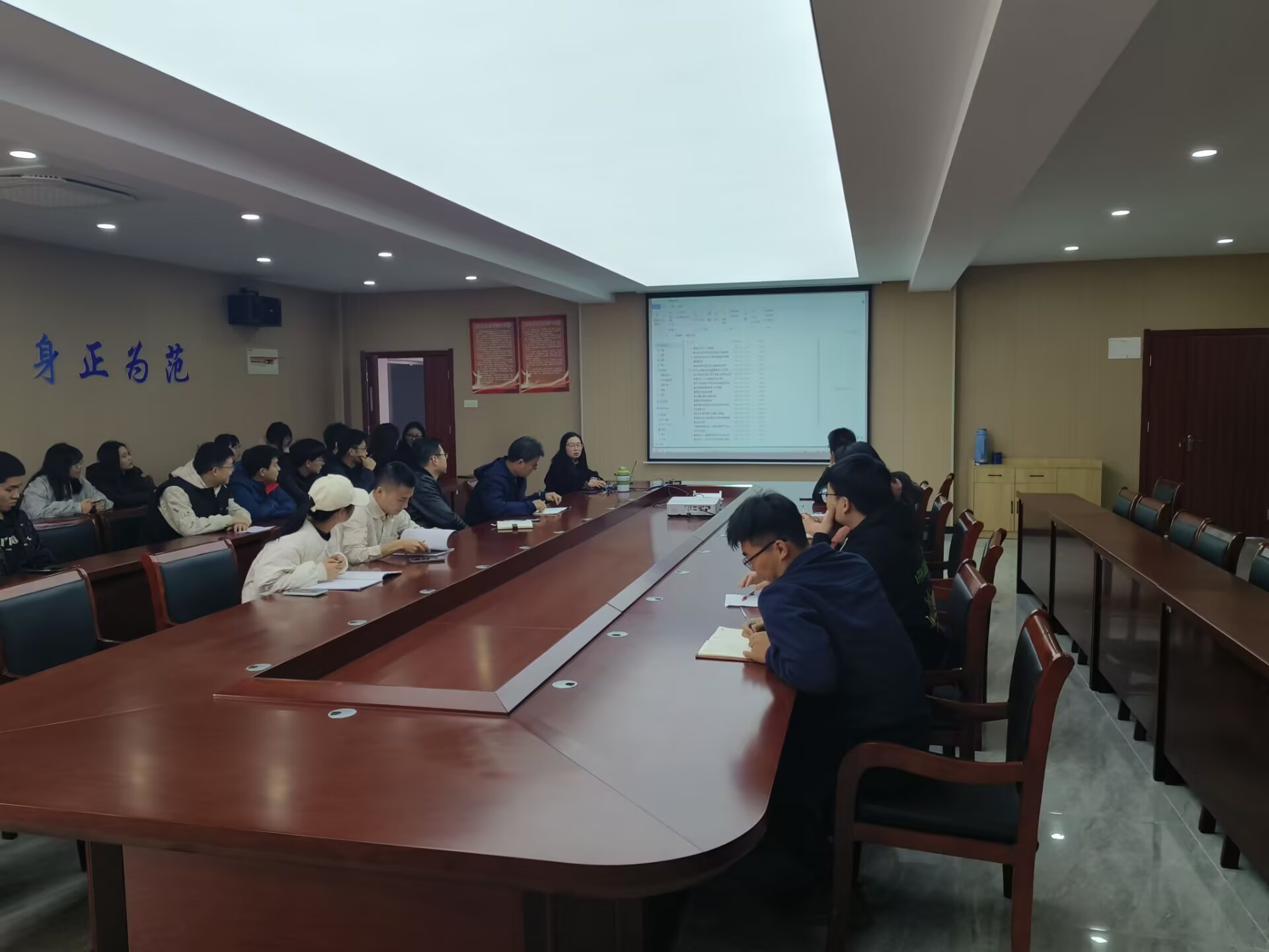 <strong>土木工程学院顺利开展第四届“挑战杯"大学生课外学术科技作品竞赛院赛</strong>