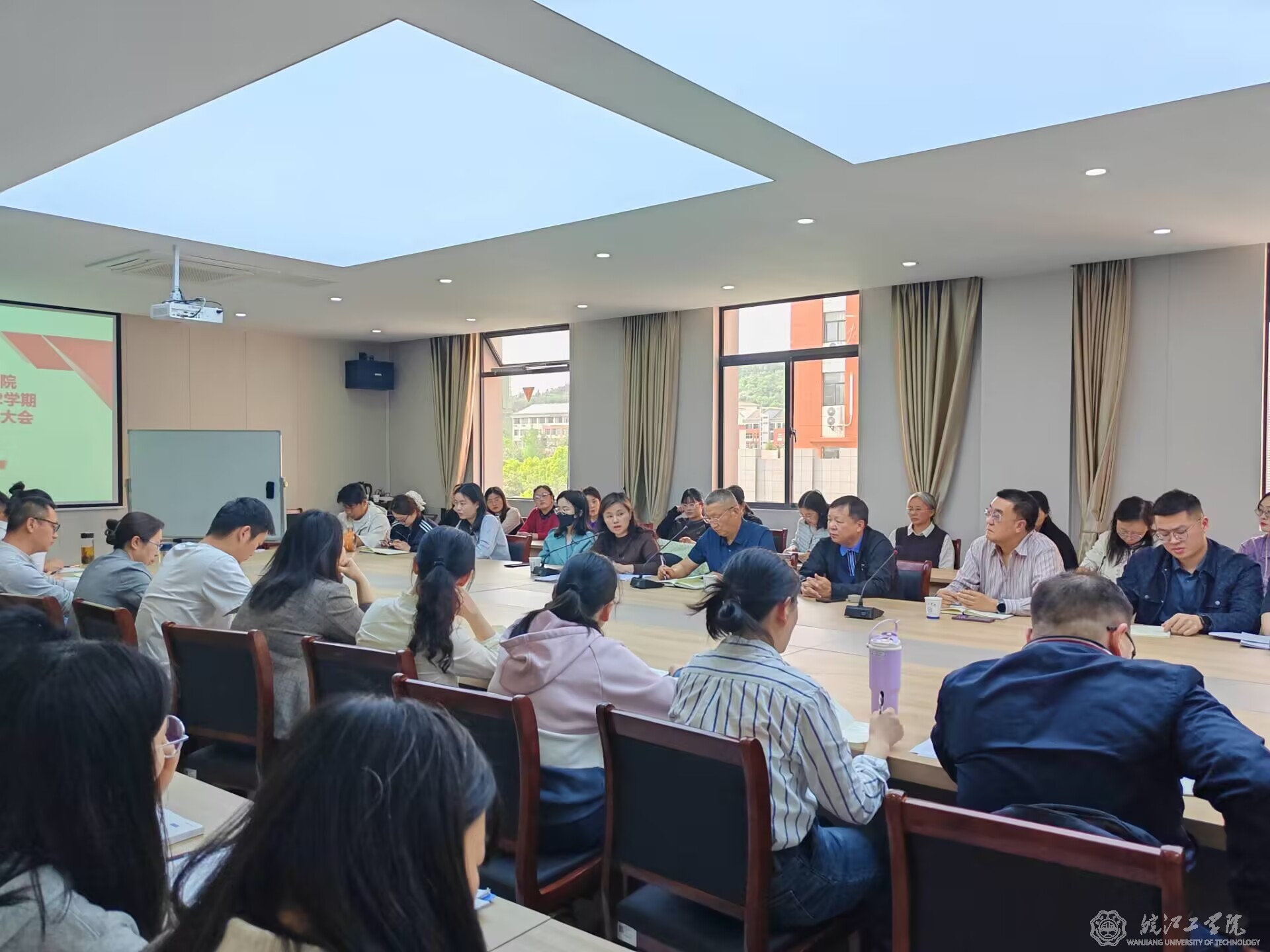 通识教育学院召开期中教学检查会议