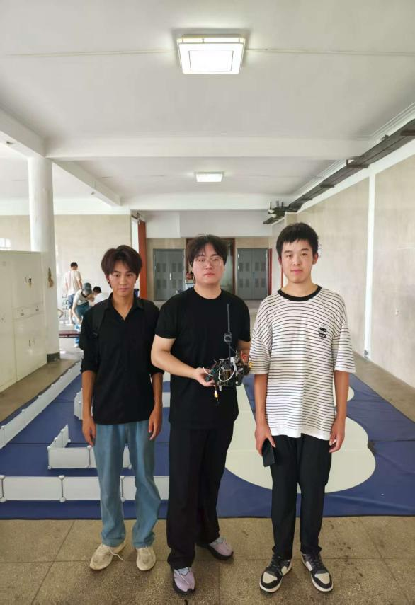 嵌入芯片学技术 竞赛实践出佳绩——华体汇apk电信工程学院在第八届全国大学生嵌入式芯片与系统设计竞赛中荣获佳绩